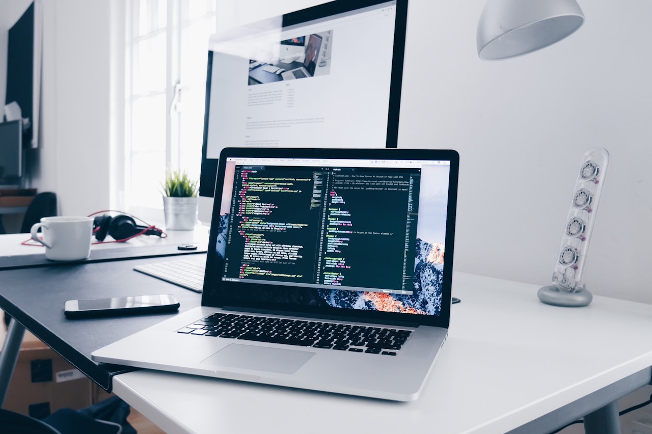 Ekranda modern web uygulaması kodu